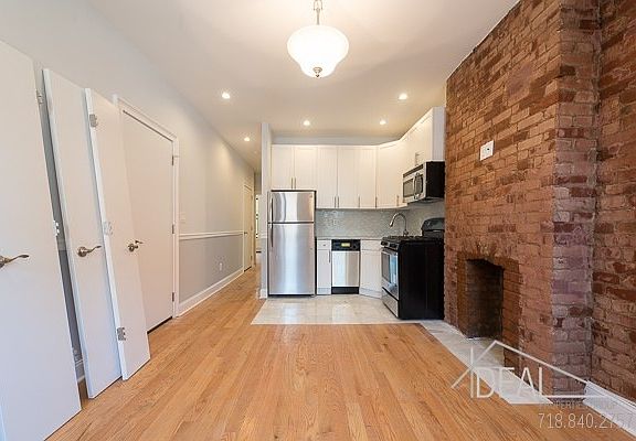 2nd image of 622 Washington Ave APT 1