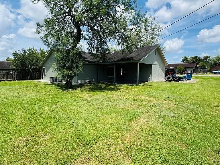 1201 Ben Lora Ln — Photo 5