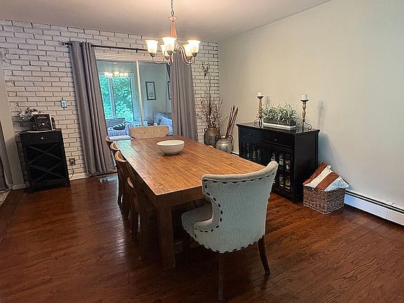3rd image of 30 Laura Rd