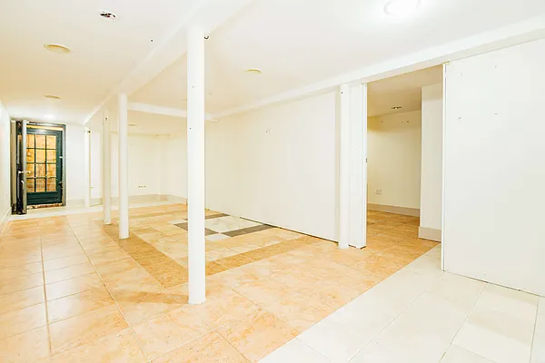 Rented by Nooklyn NYC LLC | media 21