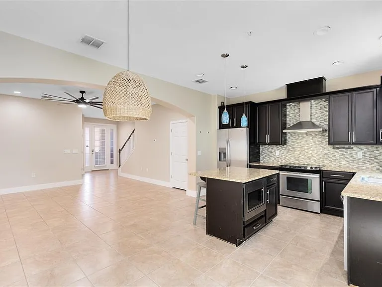 9625 Silver Buttonwood St — Photo 5