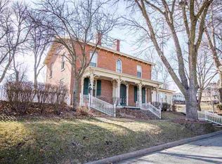 112 Locust St, Muscatine, IA 52761