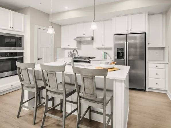 End Unit Romeo 4-Level Plan, The Ellipse at Westfields Townhome-Style Condos