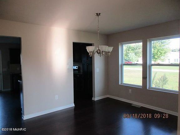 3rd image of 50287 Rebecca Dr