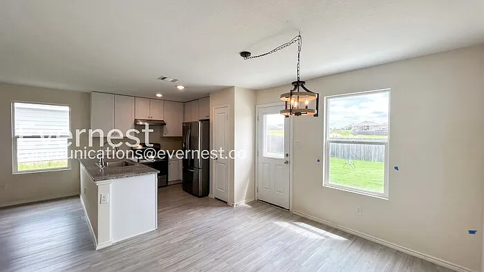 2741 Green Finch — Photo 3