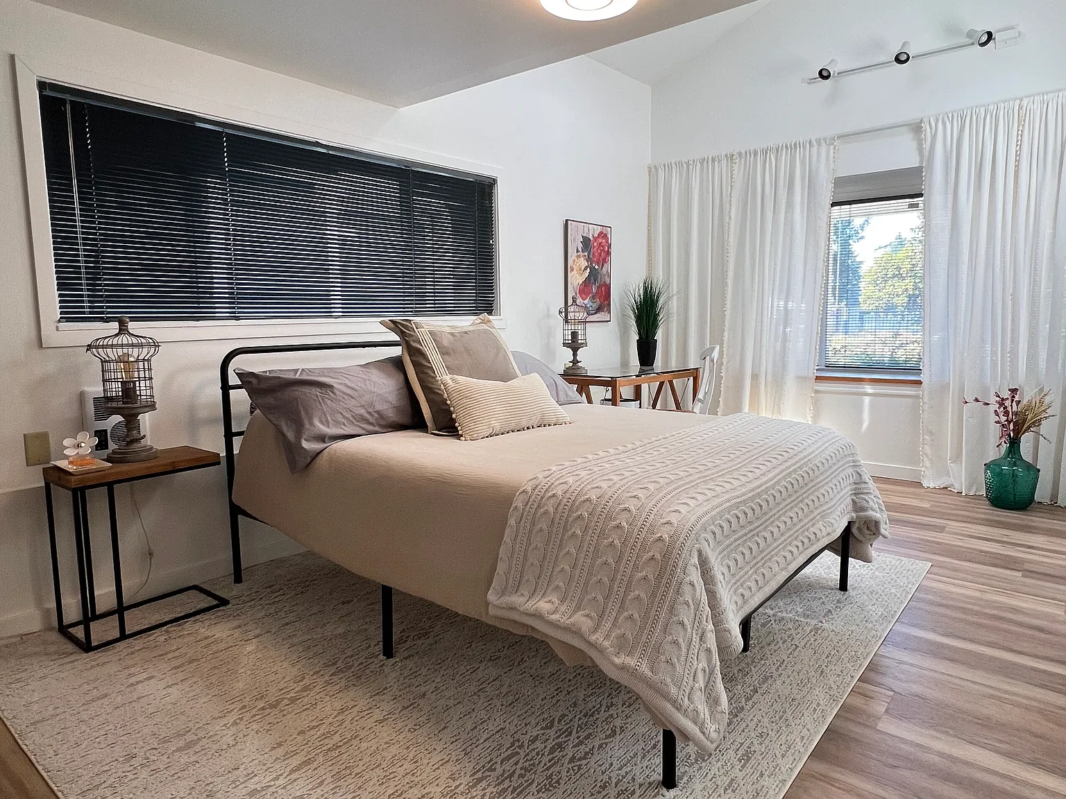 1 bed, $2,400 — Photo 4