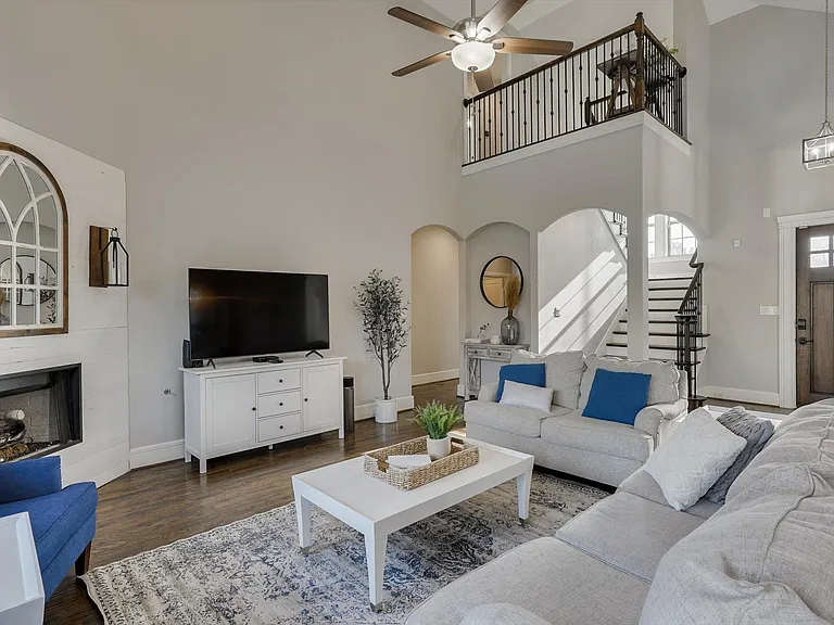4713 Highgate Ln — Photo 8
