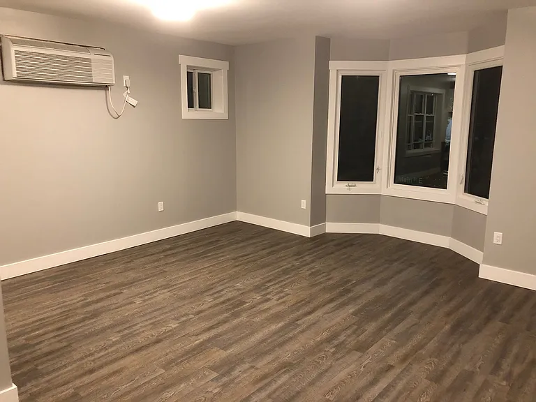 1143 Main St E #1 — Photo 6