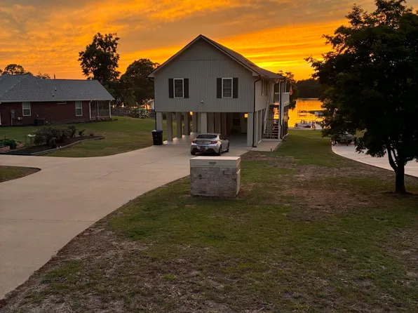 1176 Lesesne Dr, Manning, SC 29102