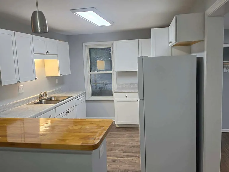 403 Elm St — Photo 2