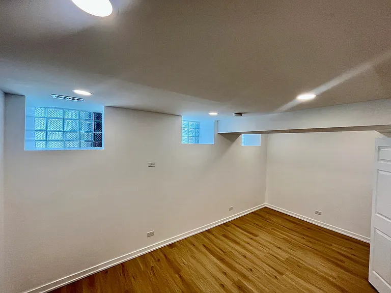 949 N Damen Ave #CH1 — Photo 4