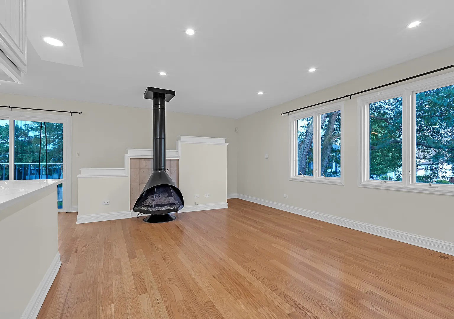2 bed, 1085 sqft, $2,300 — Photo 2