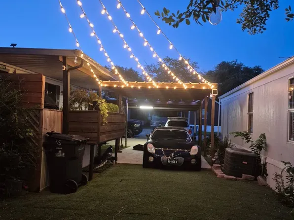 272 W Lawson Rd Trailer 49, Dallas, TX 75253