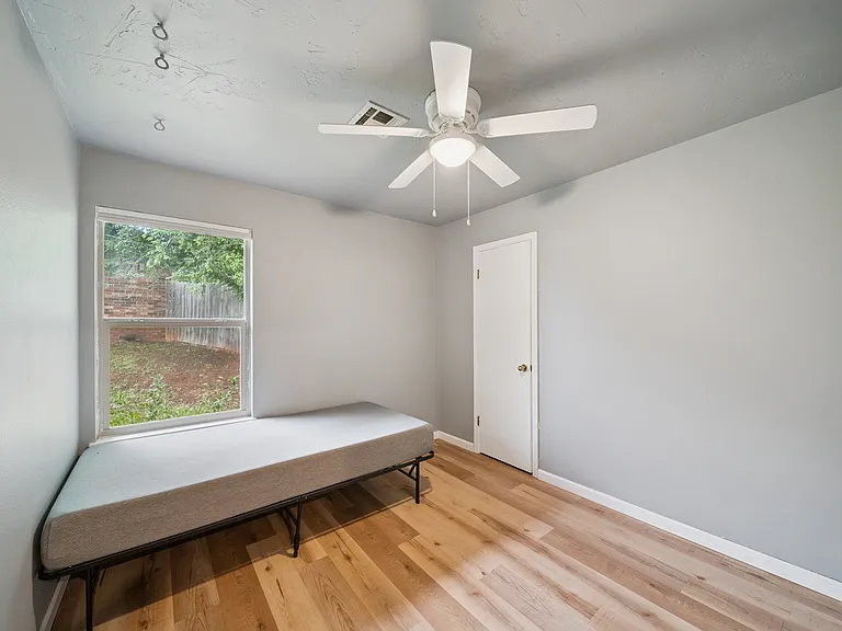 1615 N Briarwood St — Photo 10