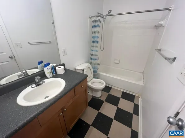 195 Yellowstone Dr APT 203, Charlottesville, VA 22903