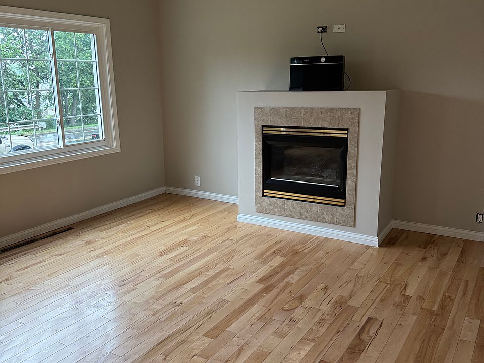 2nd image of 164 Broad St S