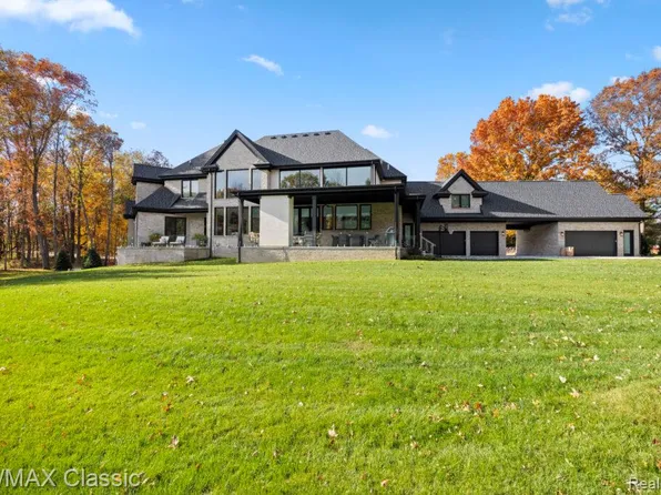 43 Canterwood, Highland, MI 48357