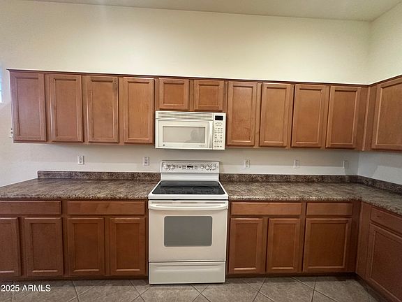 3rd image of 7227 W PARADISE Lane