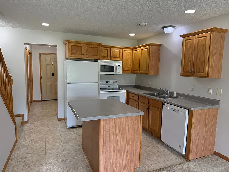 3112 River Falls Ct NW — Photo 2
