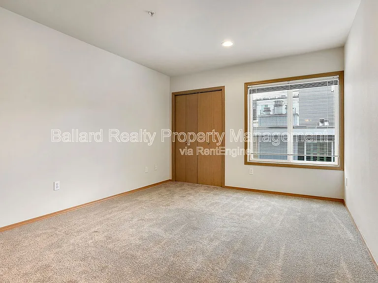 1753 — Photo 12