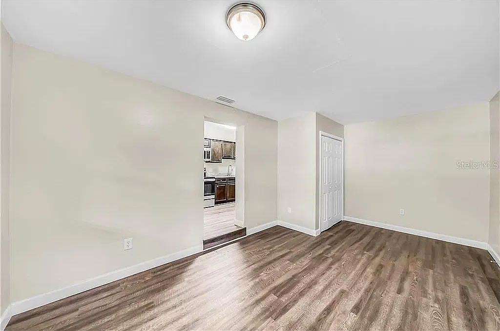 320 Browns Rd — Photo 3