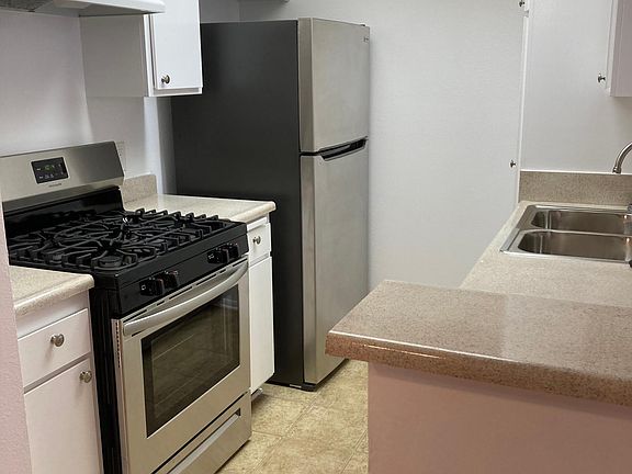 3rd image of 5718 Camellia Ave #106