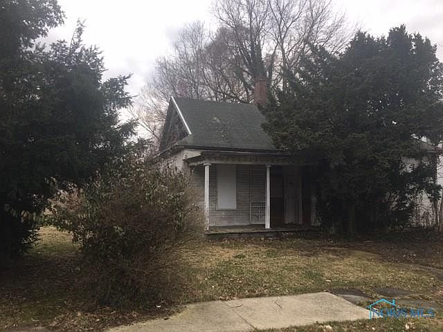 1st image of 203 W Clay St