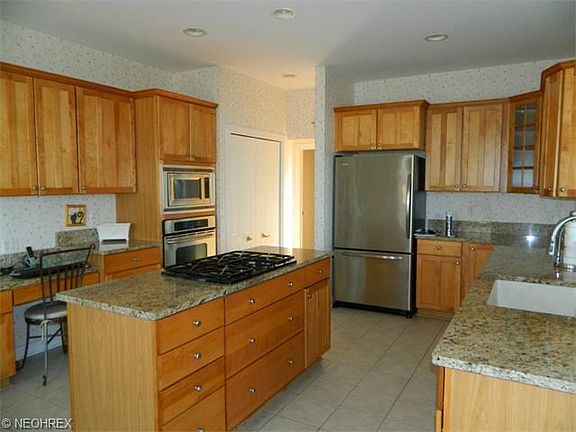 4th image of 605 Burgess Cir