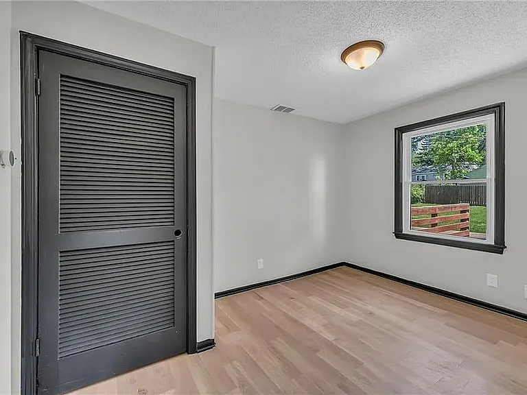 7029 Beverly St — Photo 15