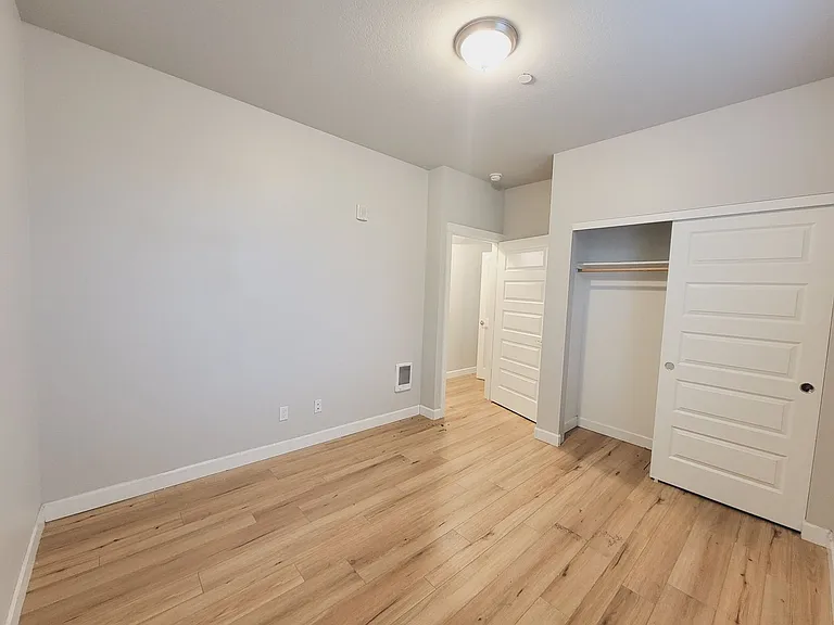 J0459 - Stafford St. Apartments — Photo 13