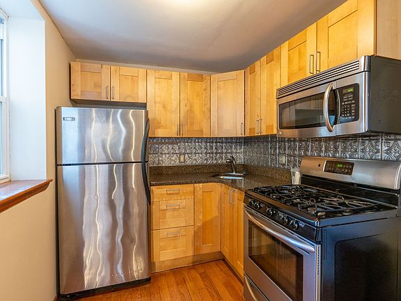 5th image of 2820 S Smedley St