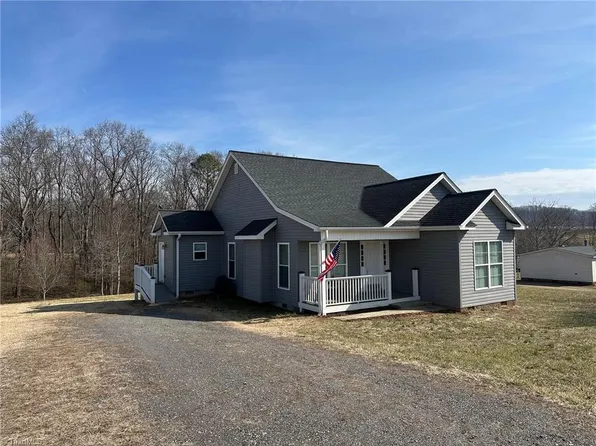 281 Fair Acres Ln, Taylorsville, NC 28681