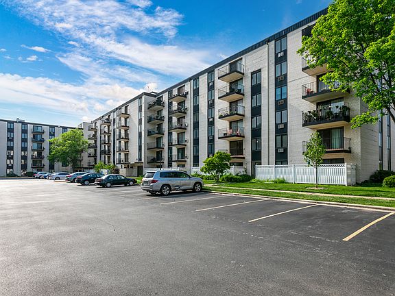 3rd image of 9118 W Elmwood Dr APT 2D