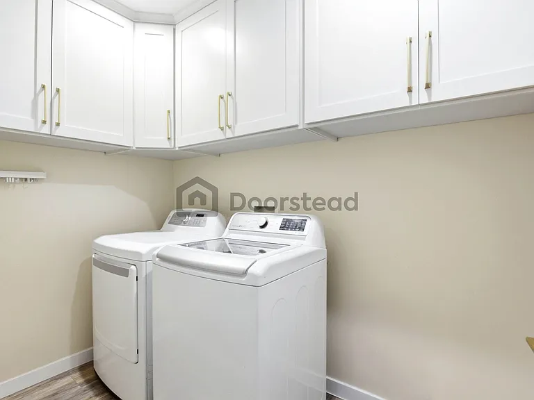 7414 Lasaine Ave — Photo 30
