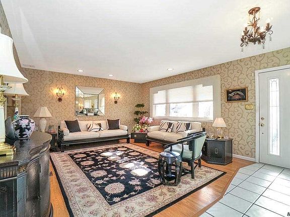 3rd image of 19 Asbury Dr