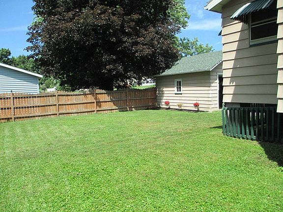 4th image of 124 Humm Ave