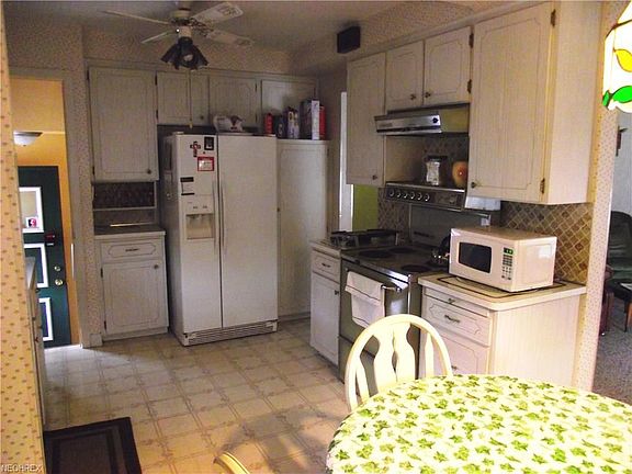 3rd image of 30521 Ronald Dr