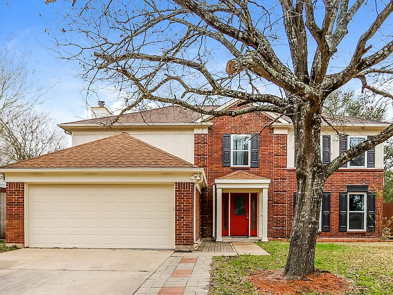 4002 Ashwood Dr — Photo 1