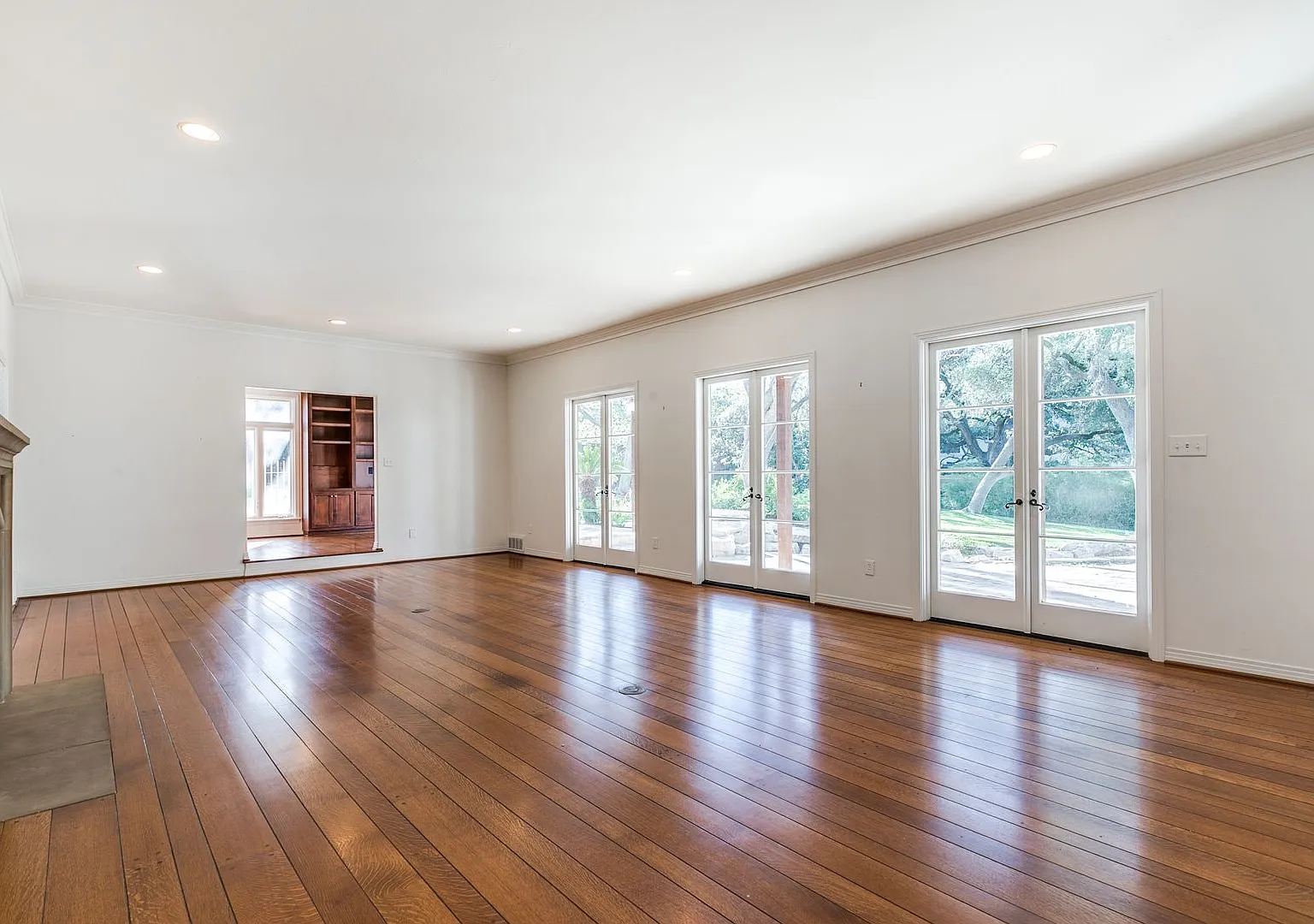 5-Bedroom Alamo Heights Estate — Photo 4
