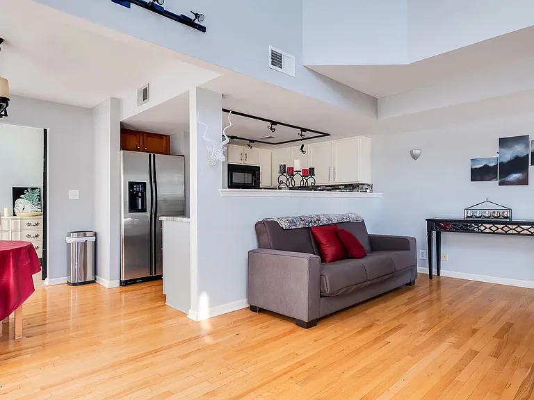 943 Baxter Ave #101 — Photo 8