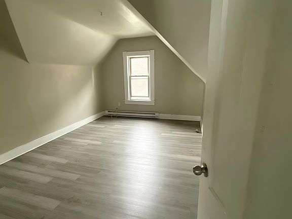 5th image of 68 Waverly St APT 3