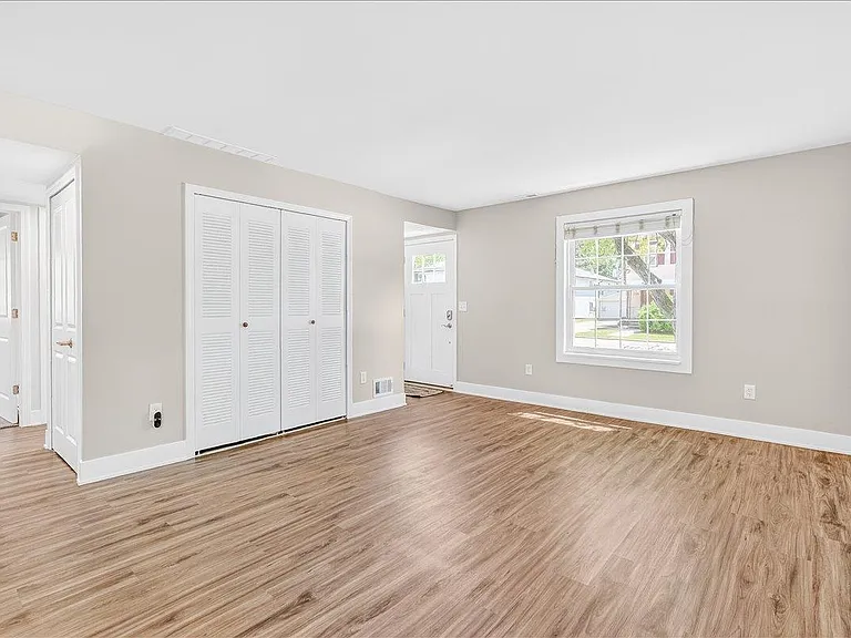 306 Roe St — Photo 11