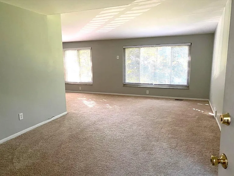 880 N Adams Rd #6 — Photo 6
