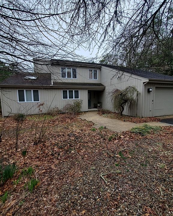 1st image of 303 Turtleback Rd