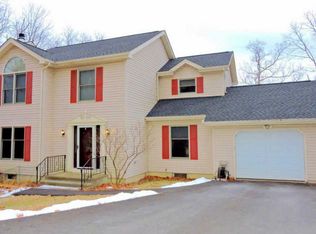 11 Flagstone Ln, East Stroudsburg, PA