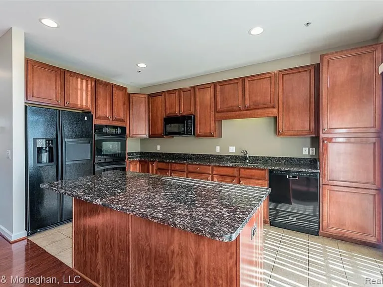 2210 Attard — Photo 12