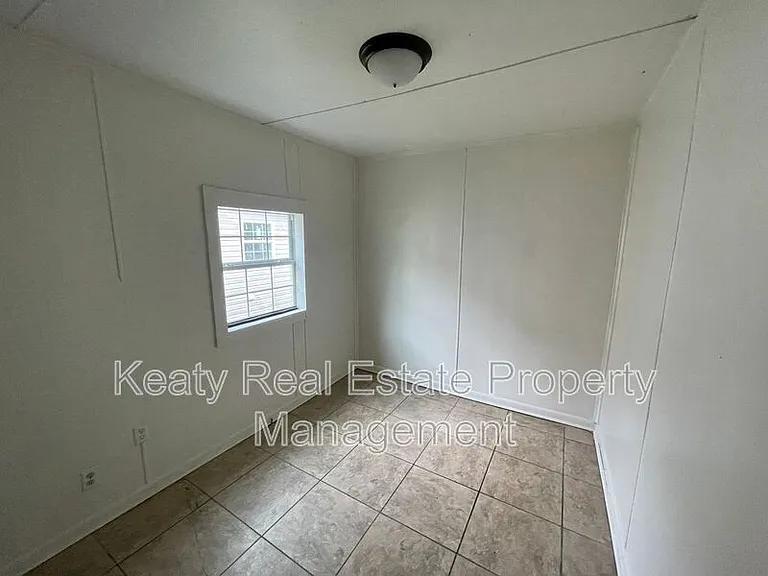 111 Dora St — Photo 15