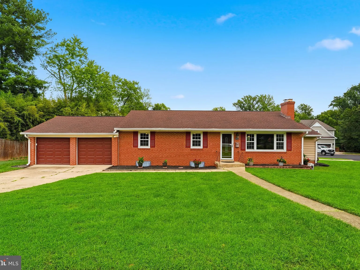 4 bed, 3.0 bath, 2736 sqft, $5,200 — Photo 3