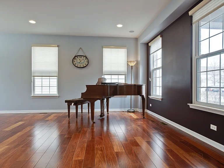 620 Geneva Ct — Photo 4