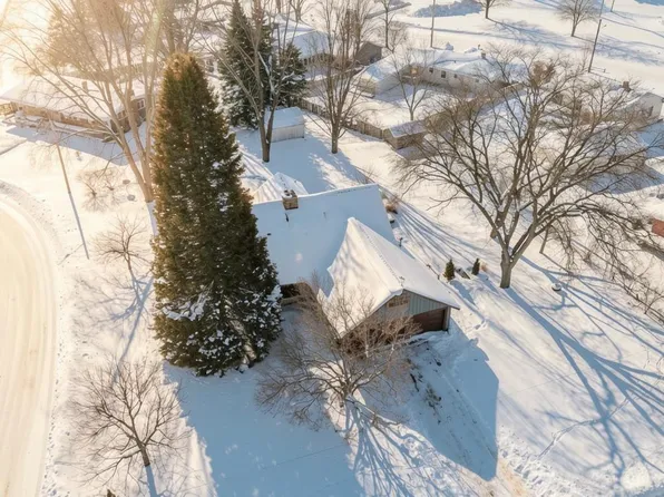 536 W 44th St, Fremont, MI 49412